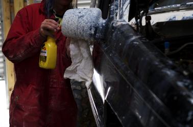 Glass-Cleaner-Dirty-Truck